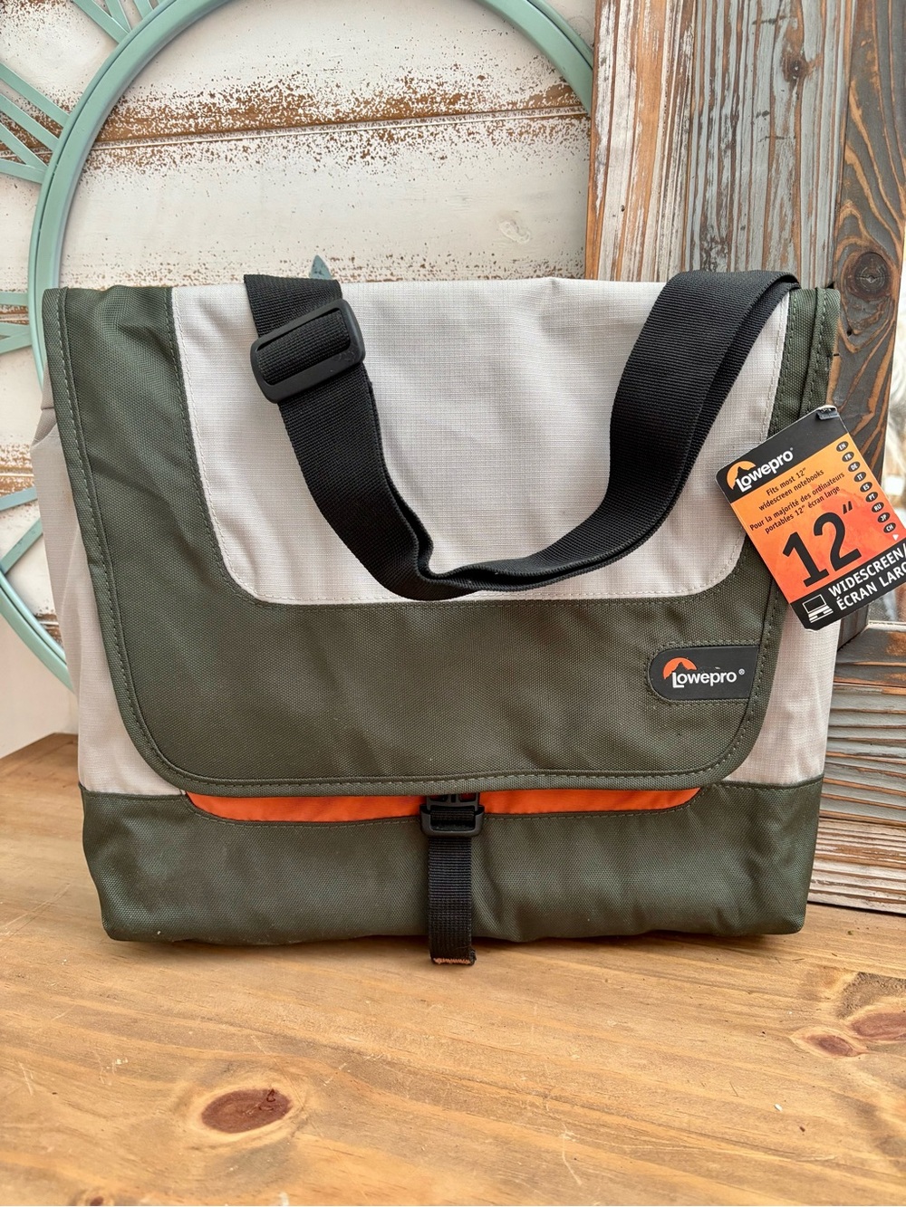 Lowepro Messenger Laptop Computer Bag Olive Green/Tan/Orange 14" X 11" X 2" NWT